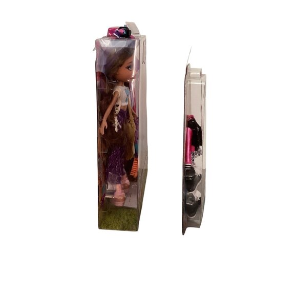 Bratz Doll Set Includes Yasmin Music Festival Vibes & Fashion Pack Accessories - Picture 9 of 10